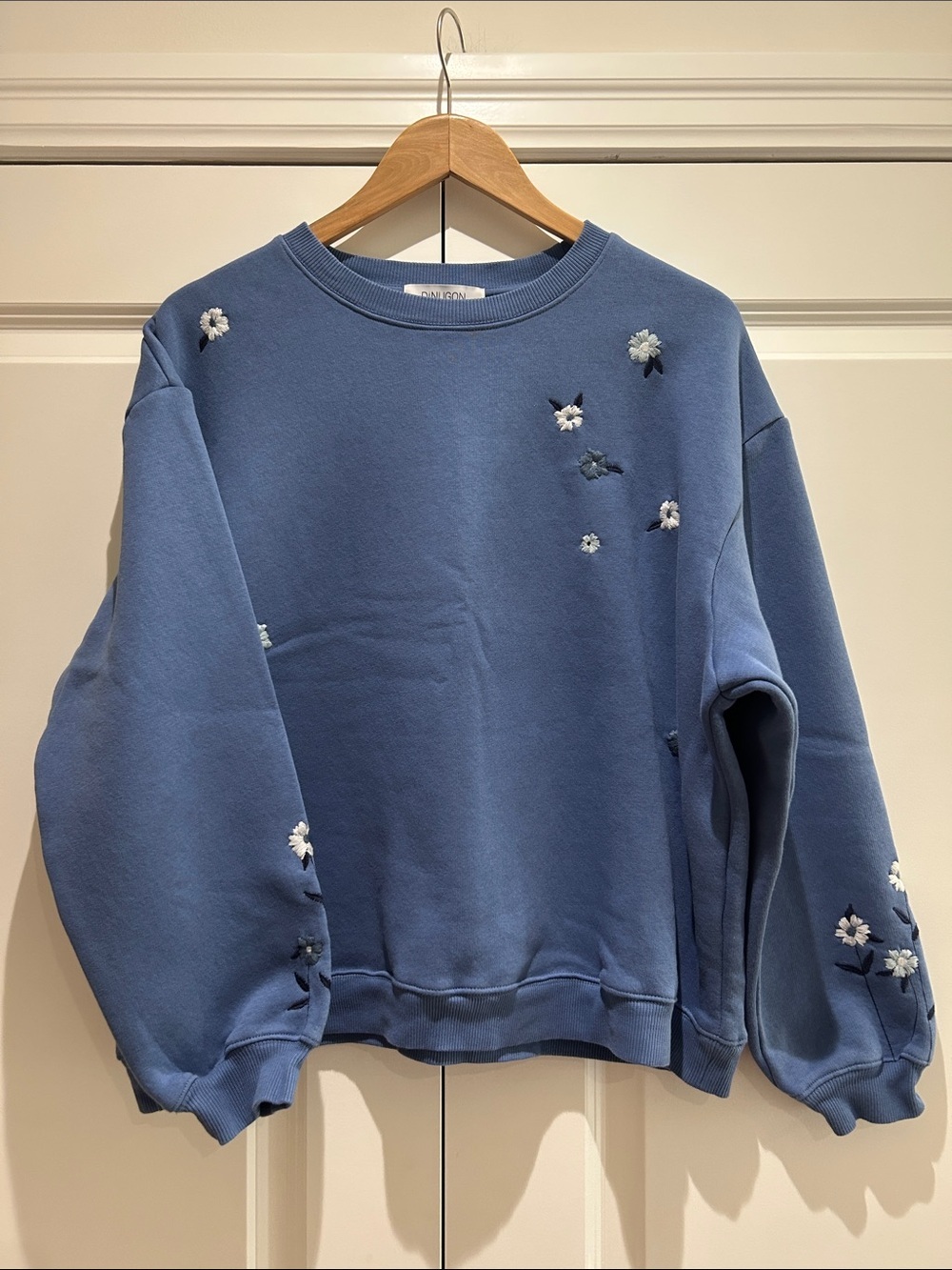 DINUGON MADE IN PORTUGAL Embroidered Floral Crewneck Sweater in Blue